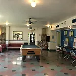 Banana Bungalow West Hollywood Hotel & Hostel