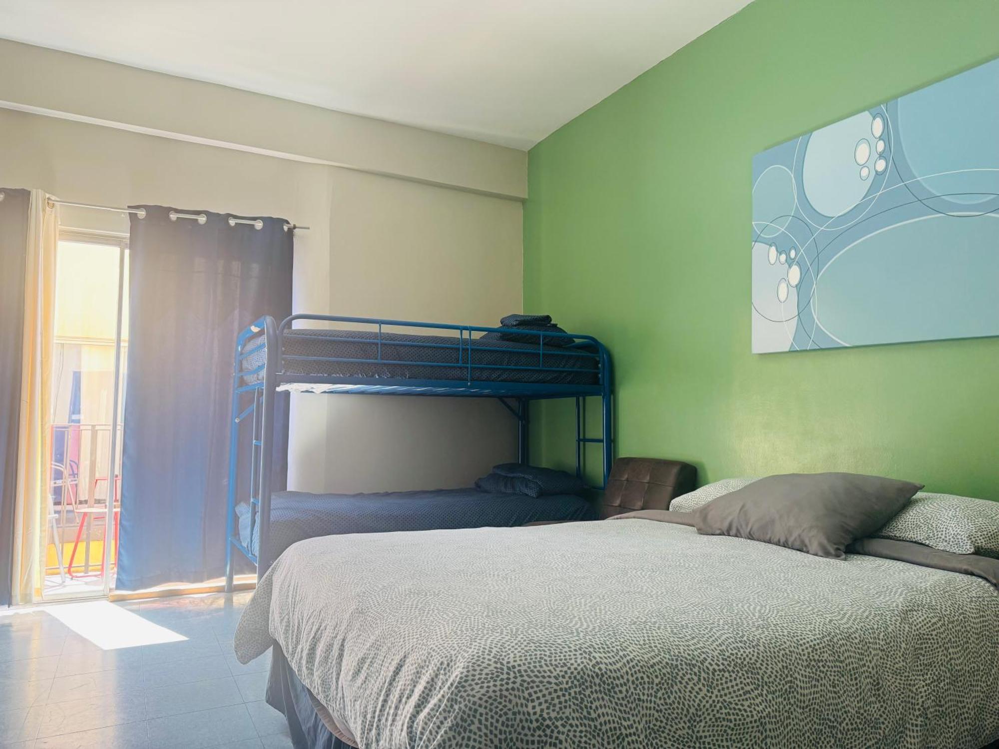 Hostel Banana West Hollywood & Los Angeles